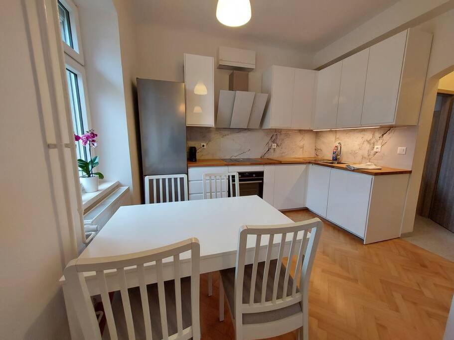 Apartment Bezigrad Ljubljana Bagian luar foto